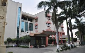 Hotel Jabali Palace Jabalpur 4*