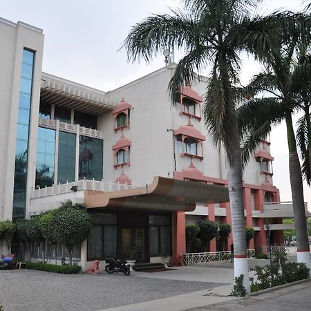 Jabali Palace Hotel Jabalpur Exterior photo