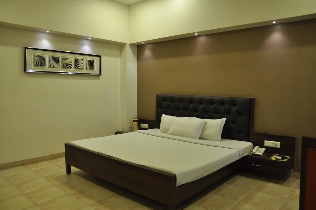 Jabali Palace Hotel Jabalpur Exterior photo