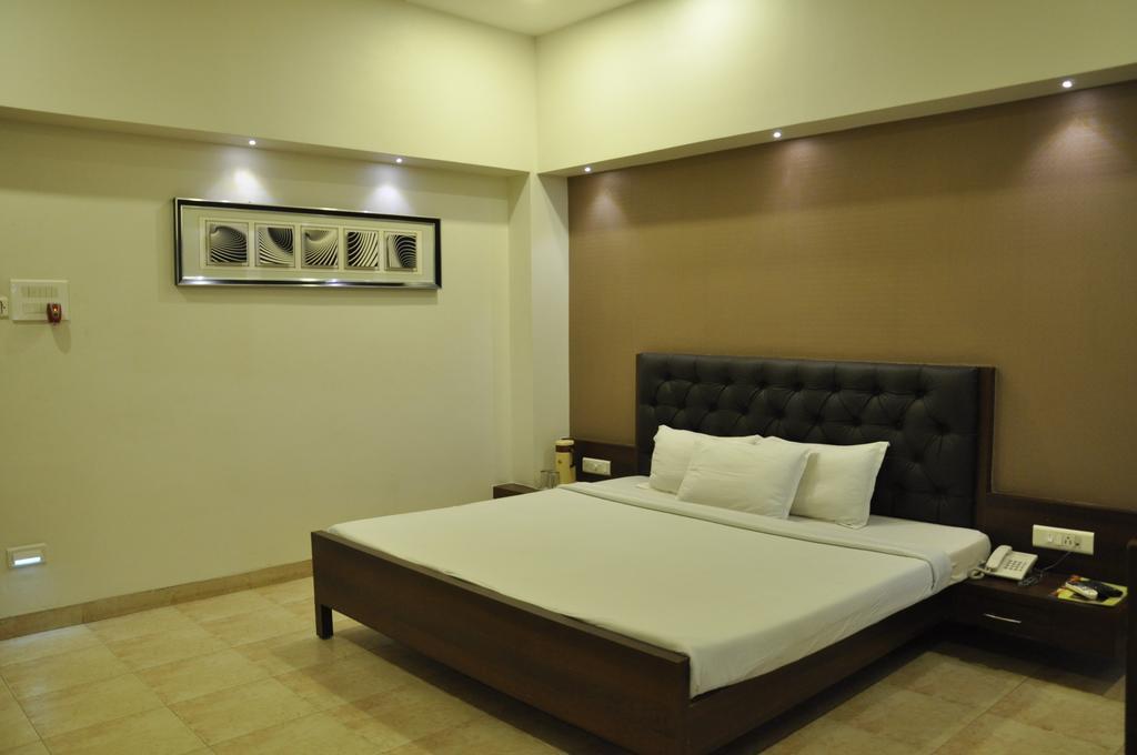 Jabali Palace Hotel Jabalpur Exterior photo