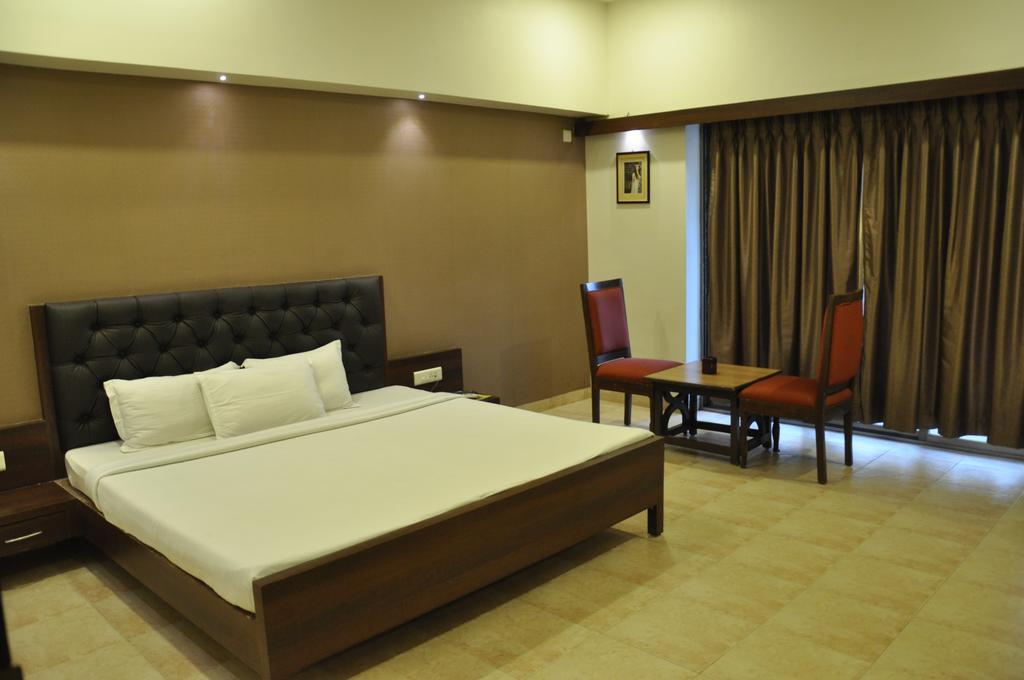 Jabali Palace Hotel Jabalpur Exterior photo