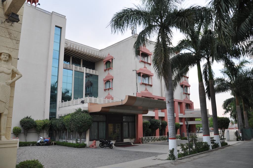 Jabali Palace Hotel Jabalpur Exterior photo