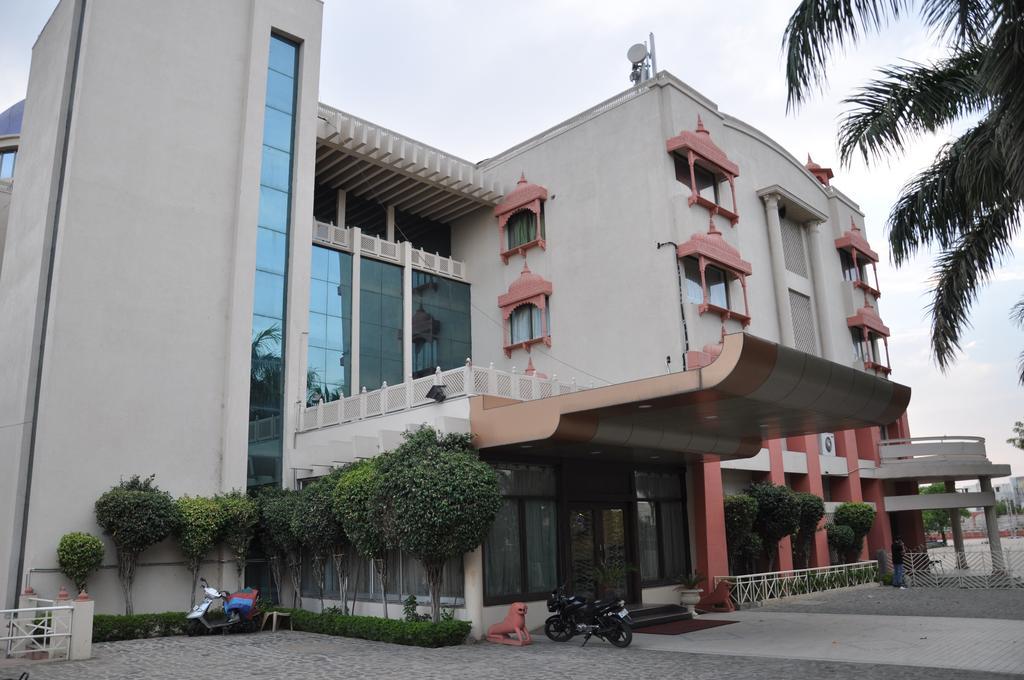 Jabali Palace Hotel Jabalpur Exterior photo