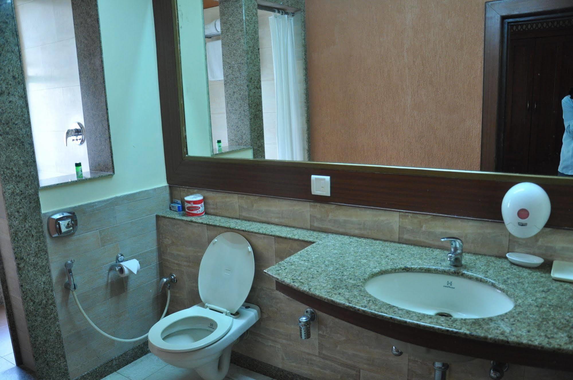 Jabali Palace Hotel Jabalpur Exterior photo
