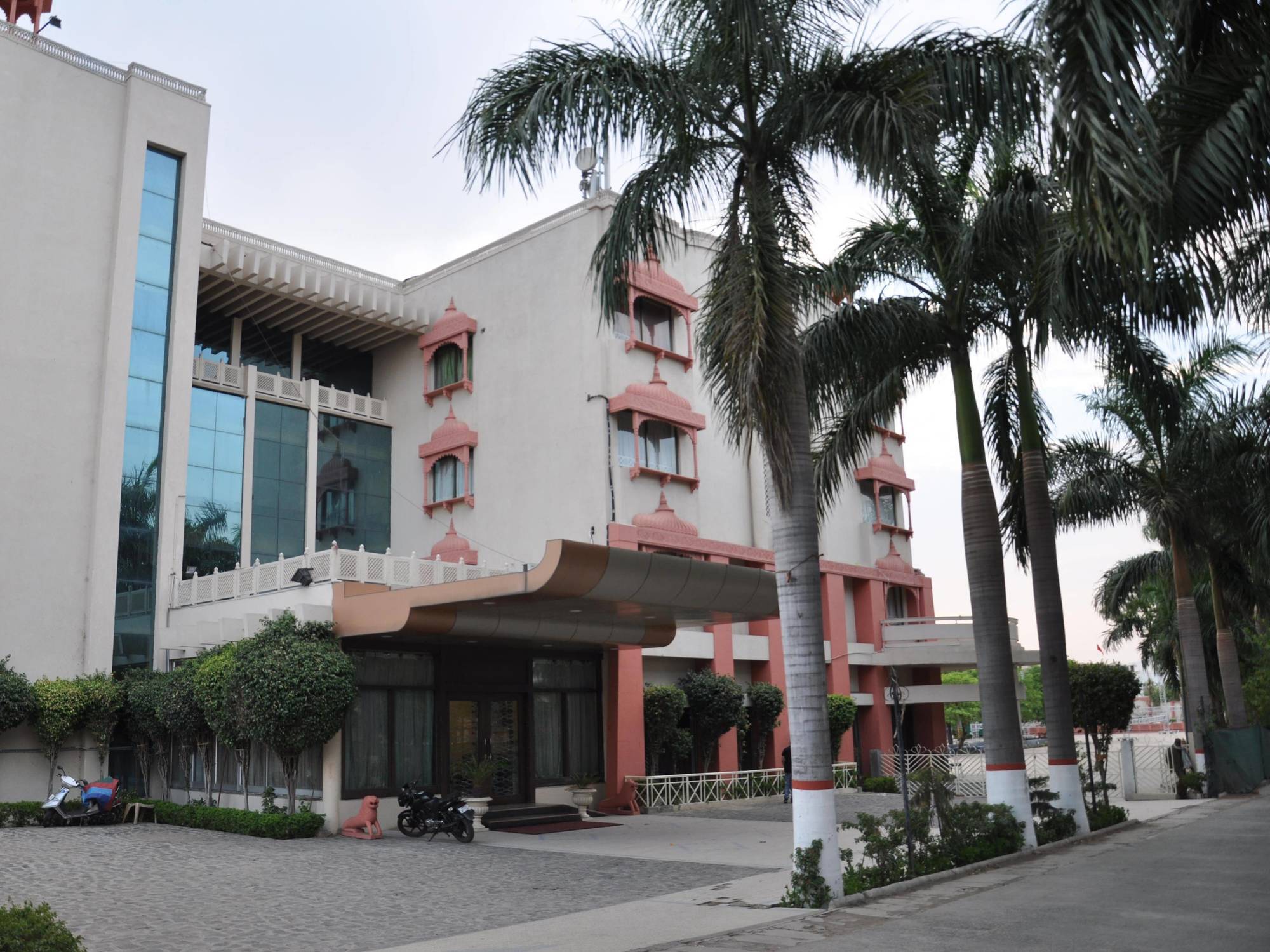 Jabali Palace Hotel Jabalpur Exterior photo