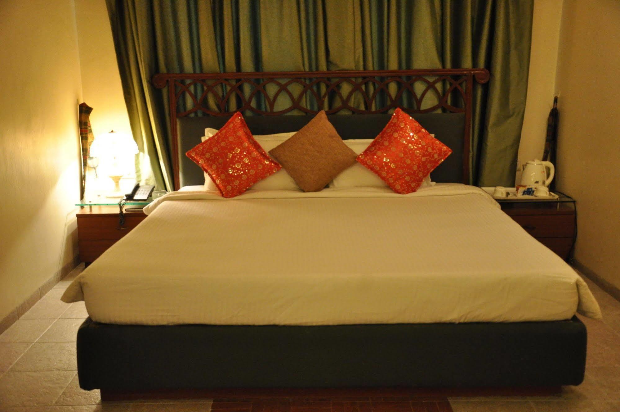 Jabali Palace Hotel Jabalpur Exterior photo